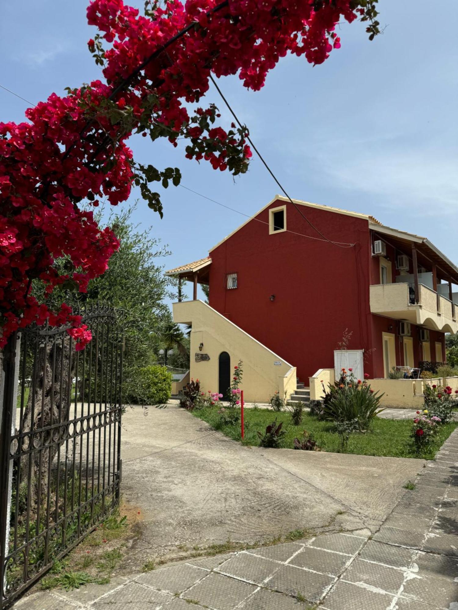 Olive Garden Studios & Apartments 阿查拉维 外观 照片